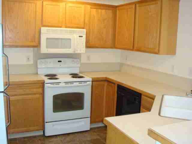 1029 N Maple Creek Ave - Photo 3 of 9