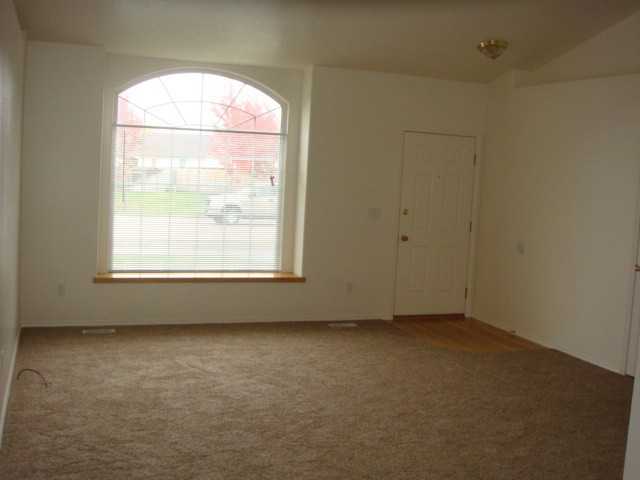 1029 N Maple Creek Ave - Photo 5 of 9