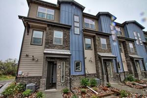 featured image of 1025 S Gilbert St #E