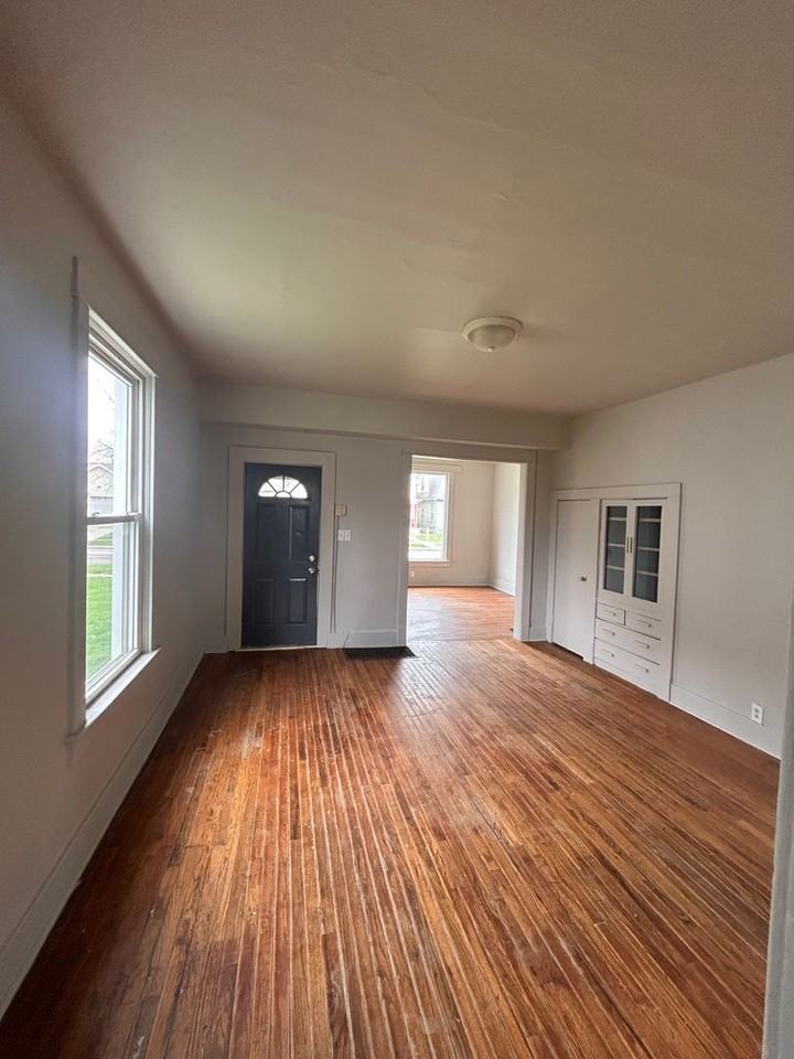 1320 Woodbine Pl - Photo 2 of 8