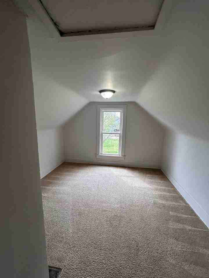 1320 Woodbine Pl - Photo 7 of 8