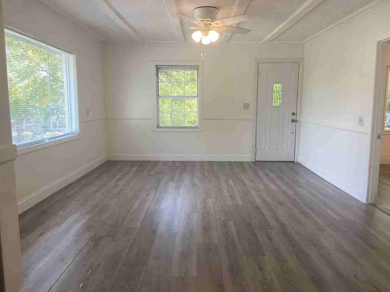 703 Brown St - Photo 5 of 30