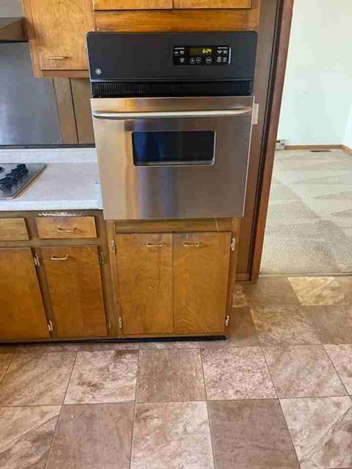 712 Meridian St - Photo 7 of 12