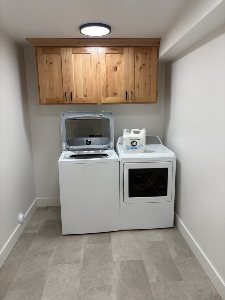 1040 Nw #B - Photo 2 of 10