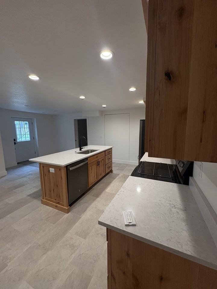 1040 Nw #B - Photo 5 of 10