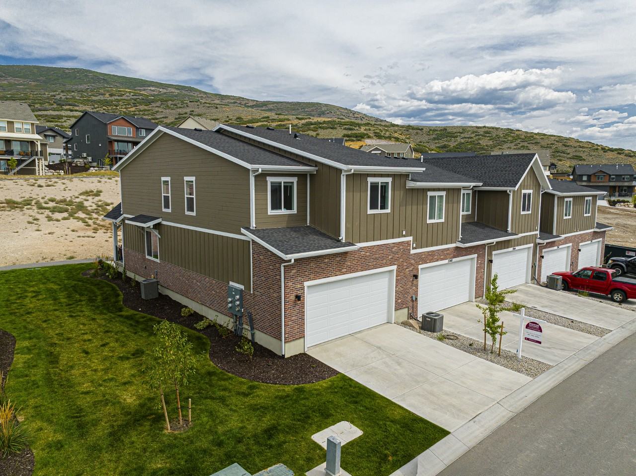 2274 N Wildwood Ln - Photo 2 of 50