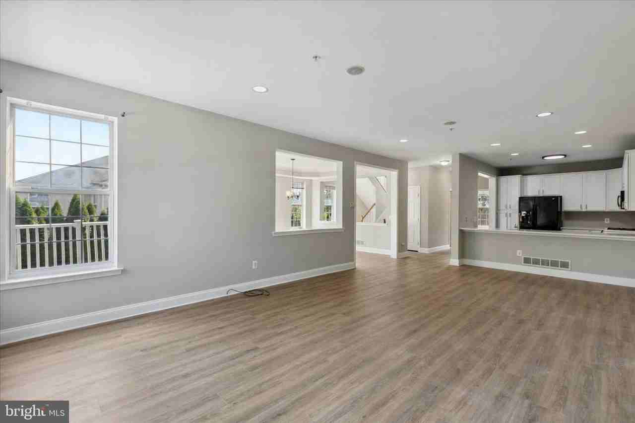 300 Moir Ave - Photo 2 of 17