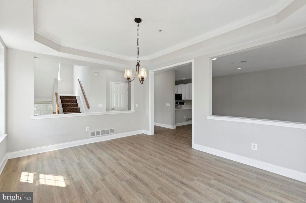 300 Moir Ave - Photo 3 of 17