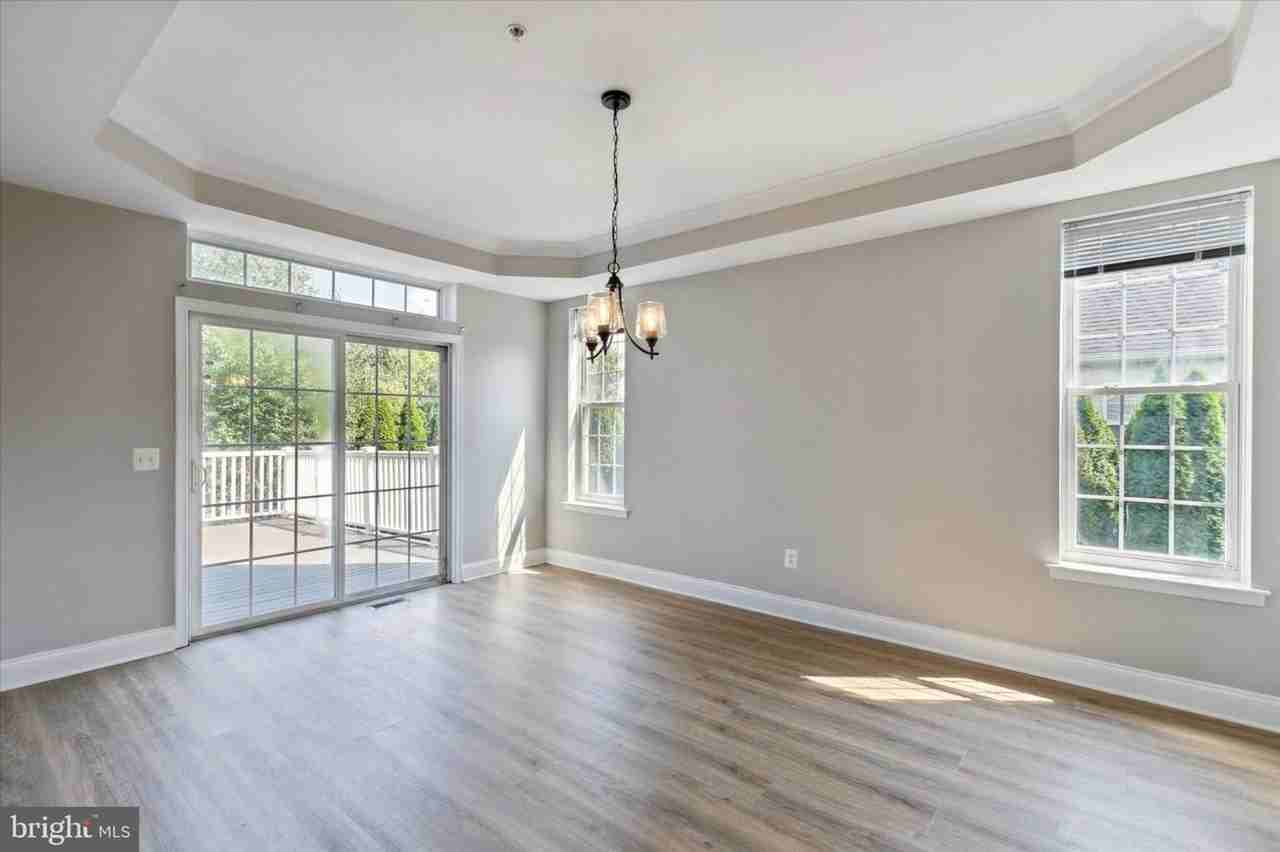 300 Moir Ave - Photo 7 of 17