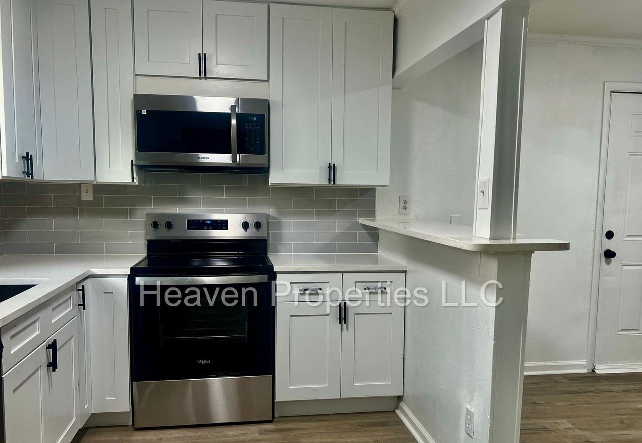 2531 Crispin Ave - Photo 2 of 11