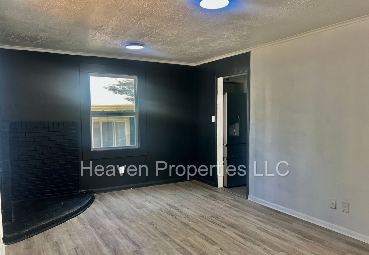 2531 Crispin Ave - Photo 4 of 11