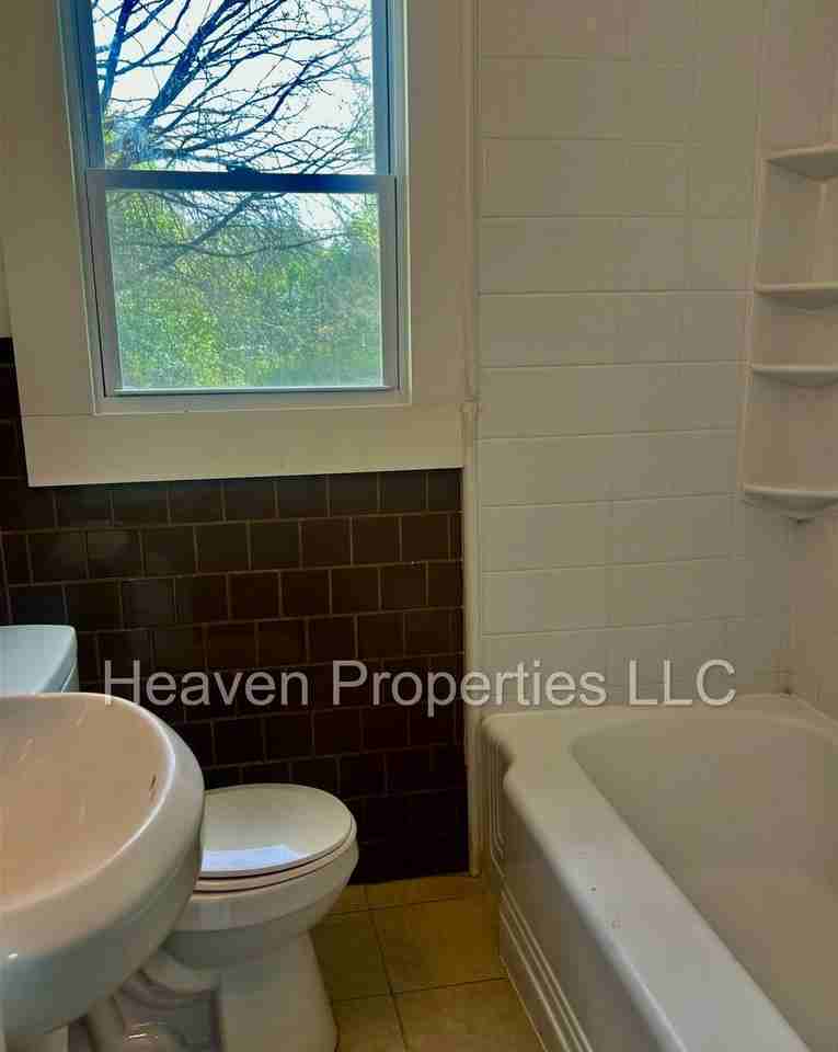 2531 Crispin Ave - Photo 7 of 11