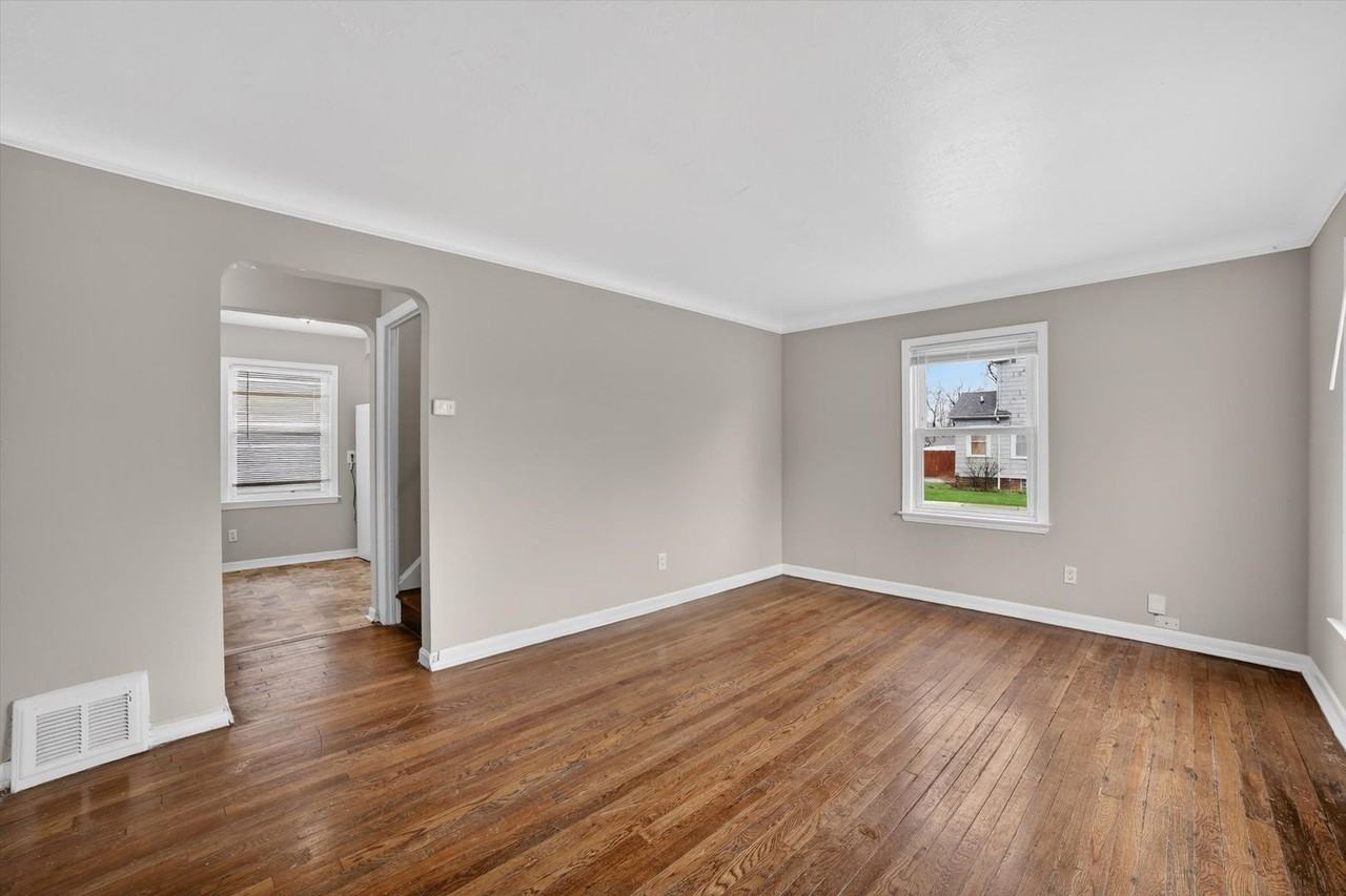 1568 Parker Dr - Photo 3 of 22