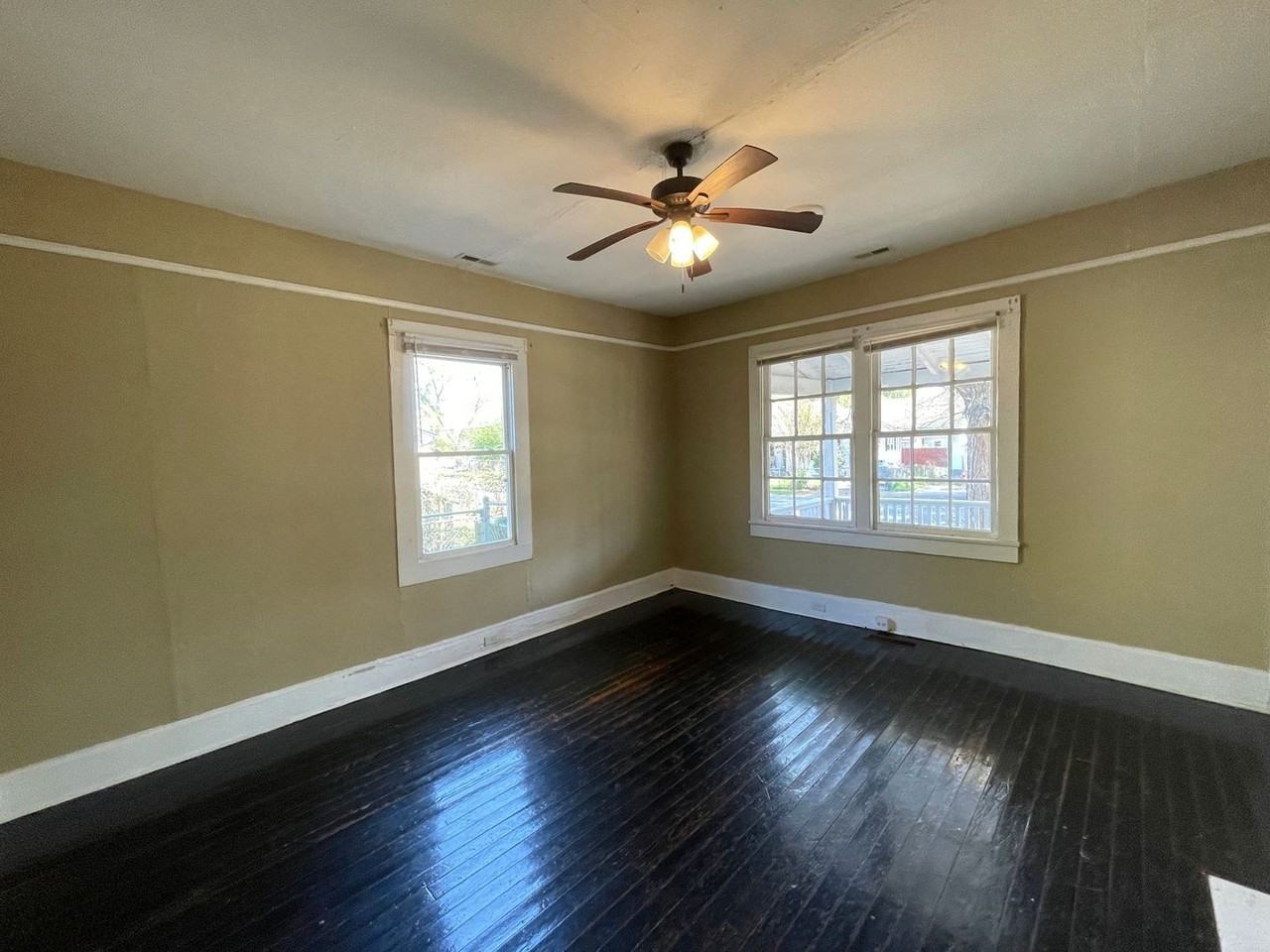 211 S Weldon St - Photo 2 of 14