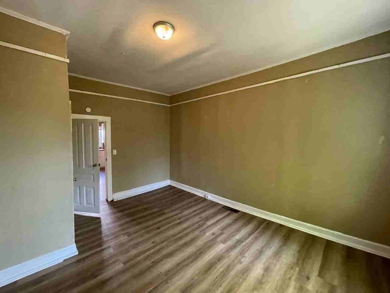 211 S Weldon St - Photo 7 of 14