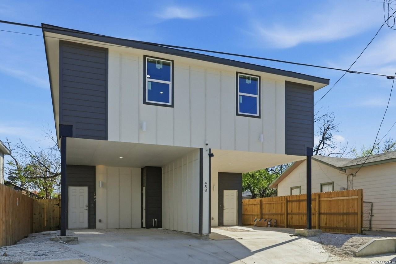 458 Blue Bonnet St - Photo 2 of 31