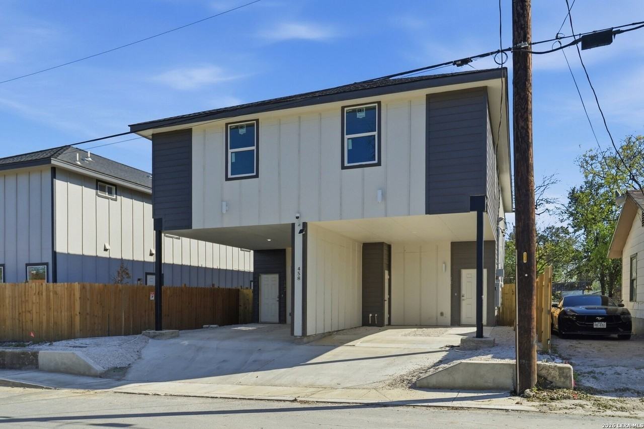 458 Blue Bonnet St - Photo 3 of 31