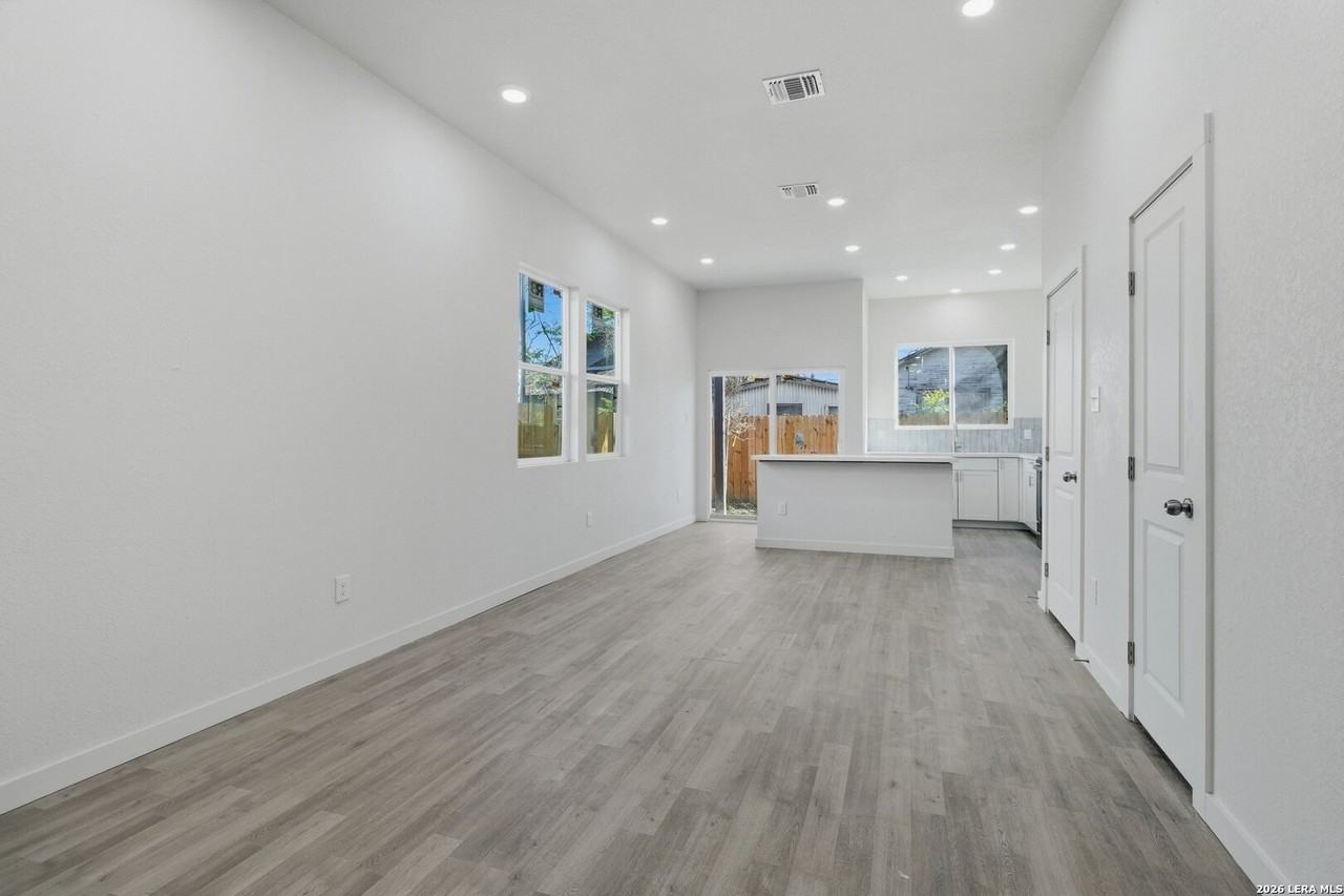 458 Blue Bonnet St - Photo 6 of 31