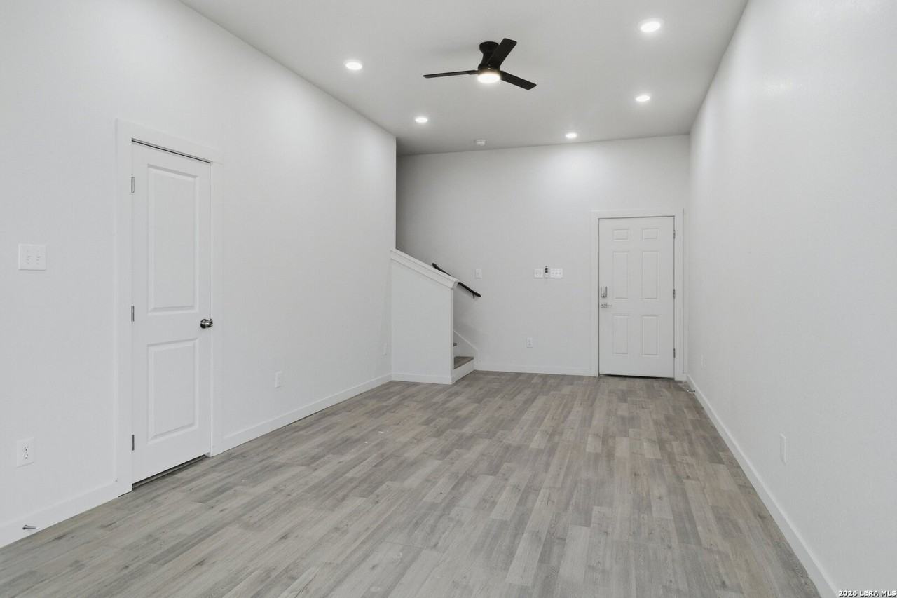 458 Blue Bonnet St - Photo 7 of 31