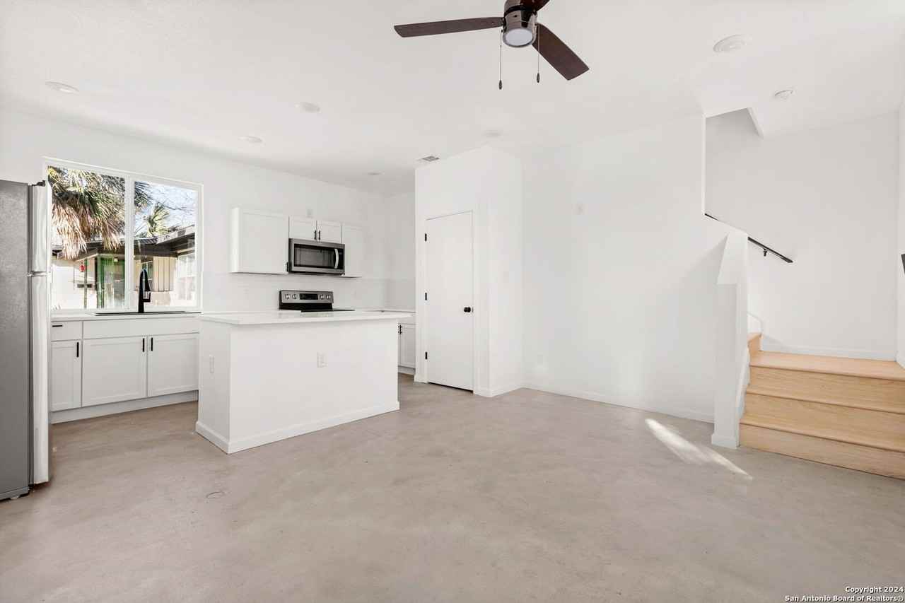 1005 Essex St #202 - Photo 2 of 15