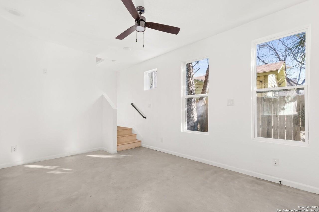 1005 Essex St #202 - Photo 3 of 15