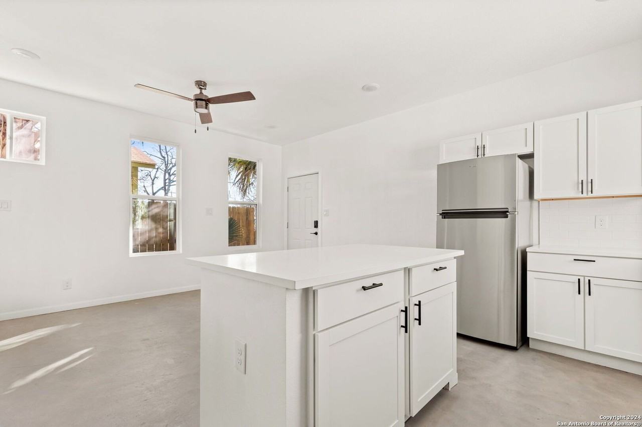 1005 Essex St #202 - Photo 7 of 15