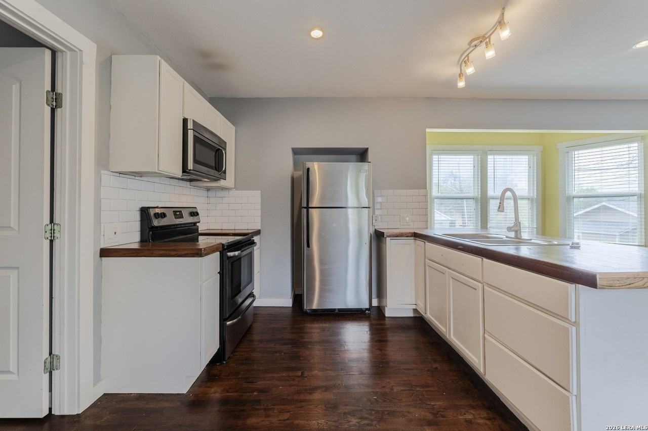 1015 N Palmetto Unit 3 - Photo 4 of 17