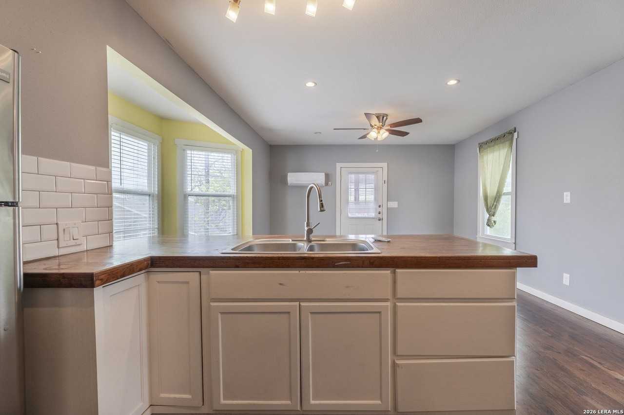 1015 N Palmetto Unit 3 - Photo 5 of 17