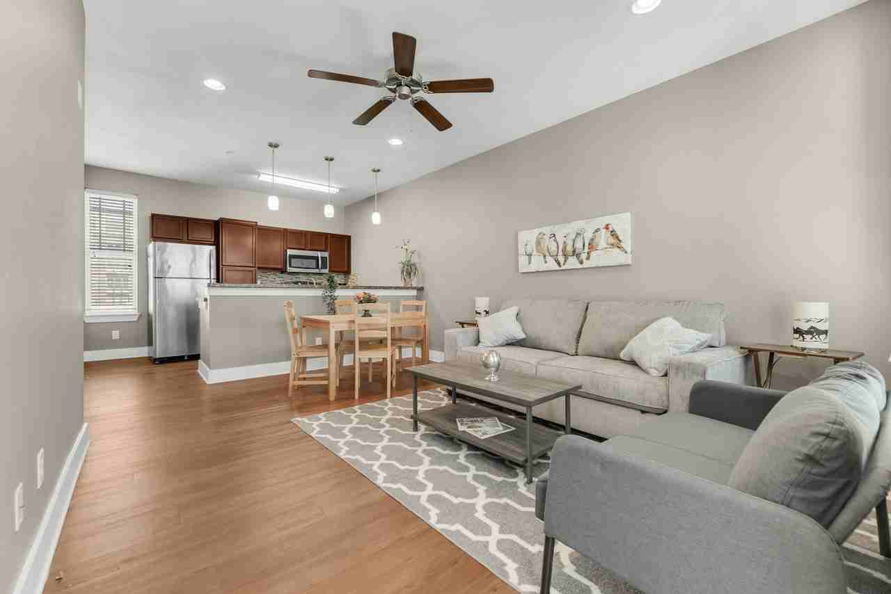 424 Tauber St - Photo 7 of 50