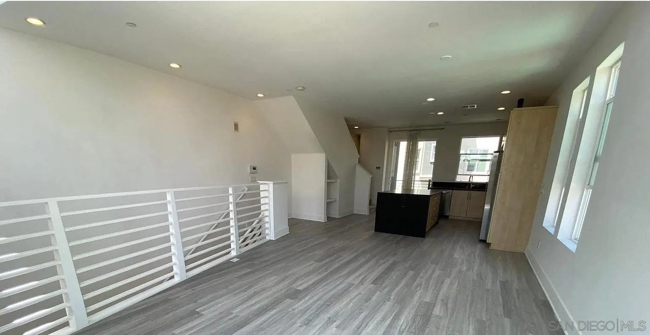 7829 Stylus Dr - Photo 4 of 32