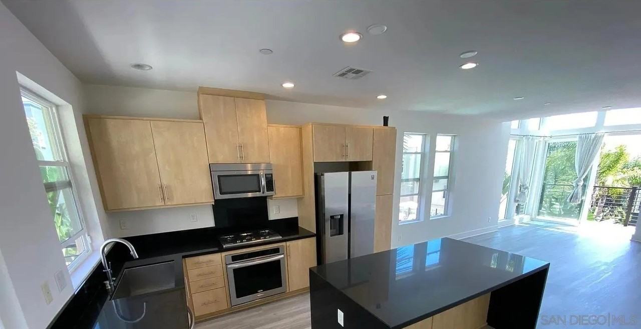 7829 Stylus Dr - Photo 6 of 32