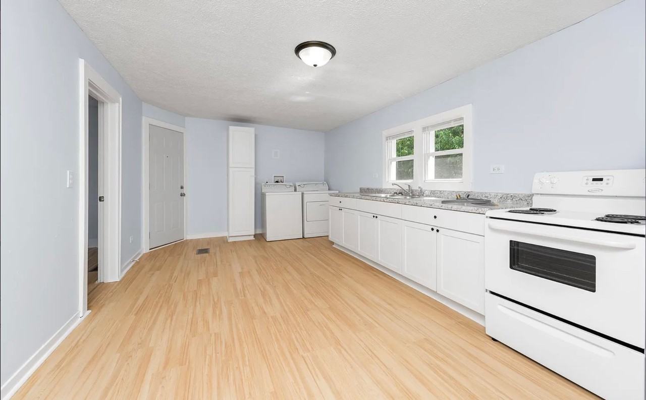 1044 Muskegon Ave Nw - Photo 2 of 18