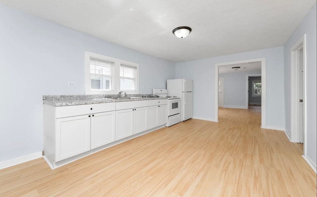 1044 Muskegon Ave Nw - Photo 3 of 18