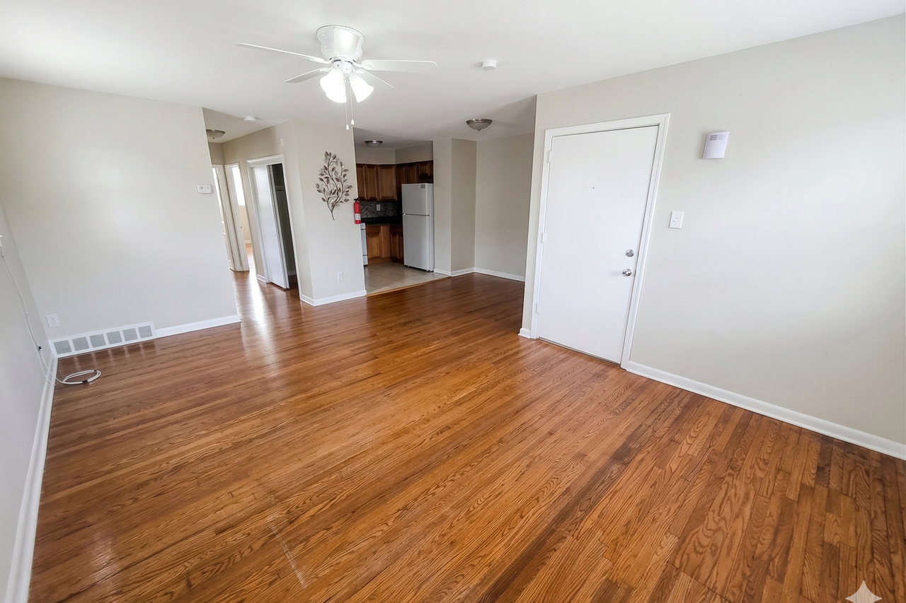 2726 Cranston Rd - Photo 6 of 7