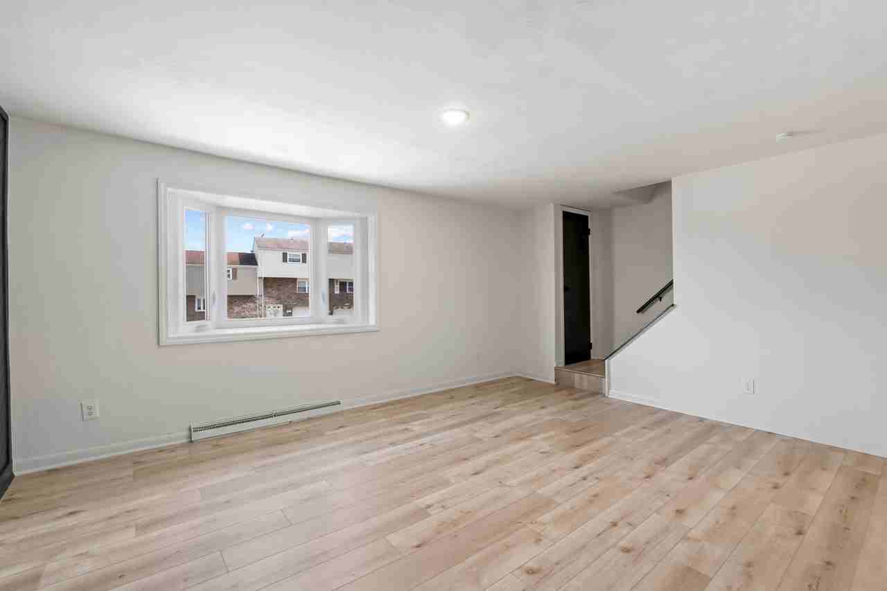 1202 Anna Ave - Photo 5 of 36