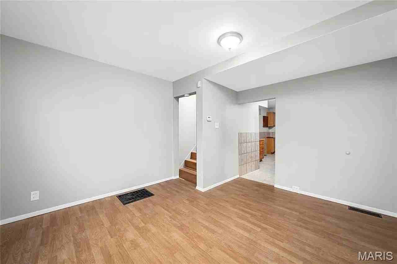 709 Dammert Ave - Photo 7 of 19