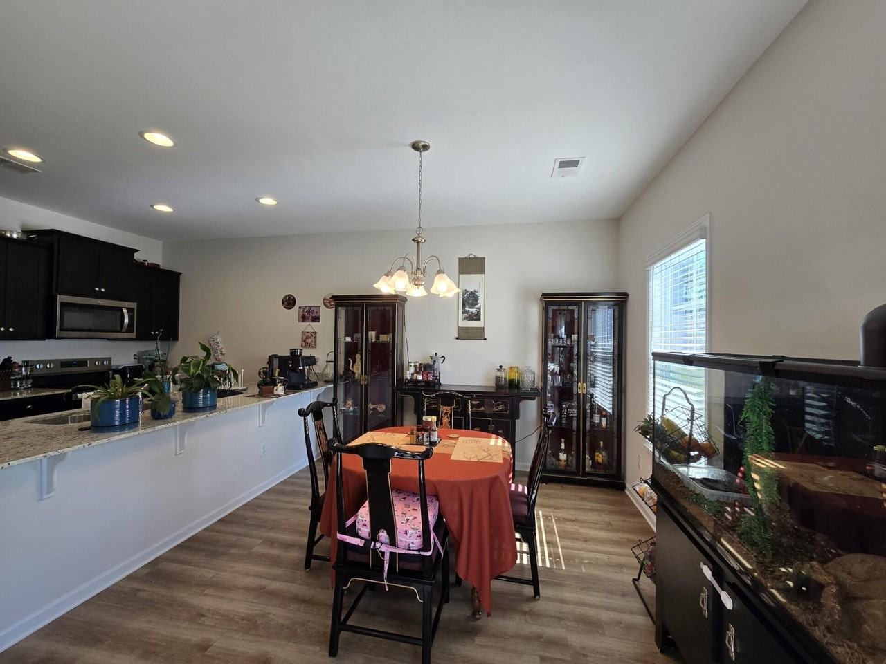 1922 Flagpole Dr - Photo 4 of 26