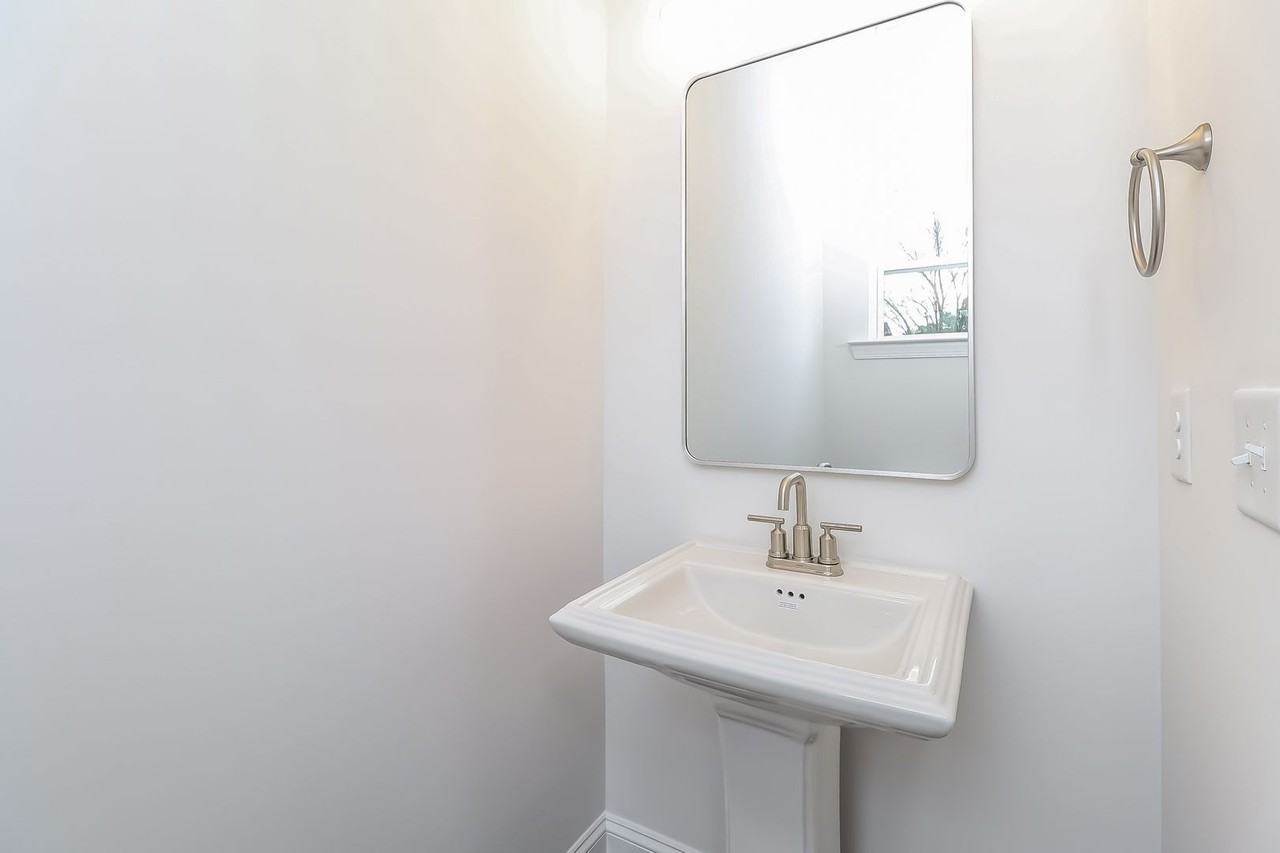 528 Beatties Ford Rd - Photo 5 of 13