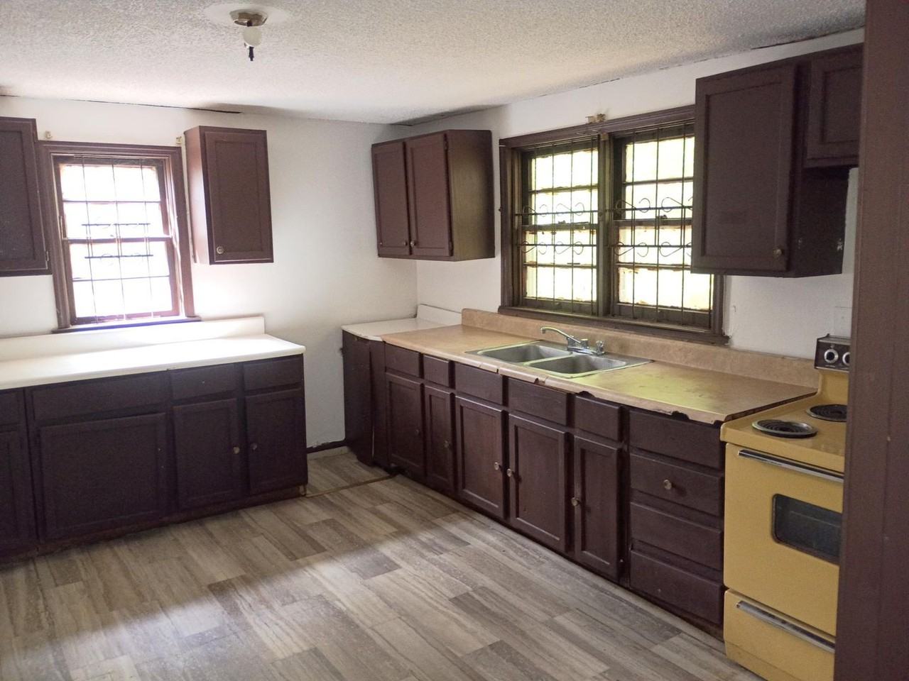 304 Wells Ave - Photo 2 of 7