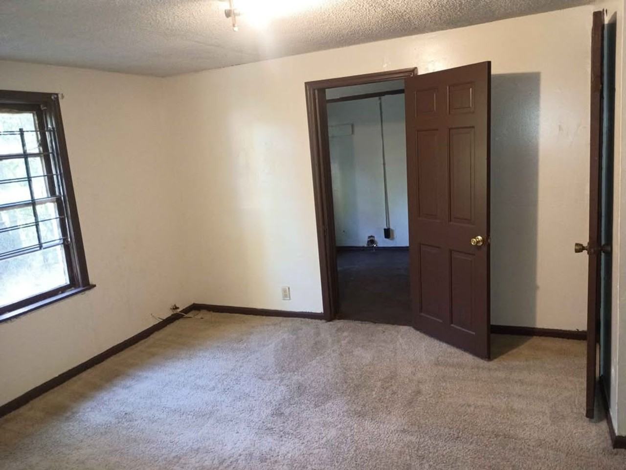 304 Wells Ave - Photo 4 of 7