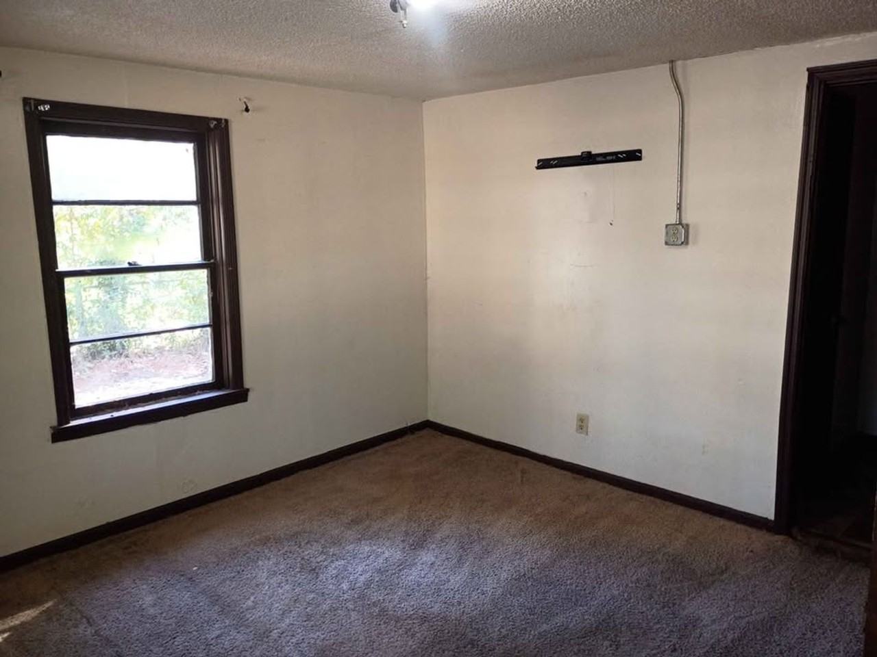 304 Wells Ave - Photo 5 of 7