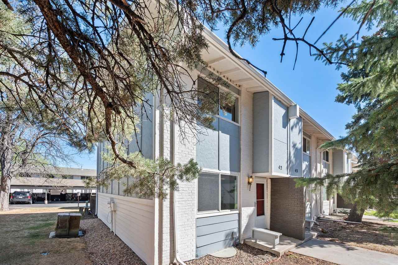 42 Evergreen St - Photo 2 of 17