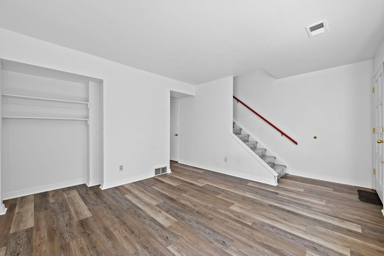 42 Evergreen St - Photo 4 of 17