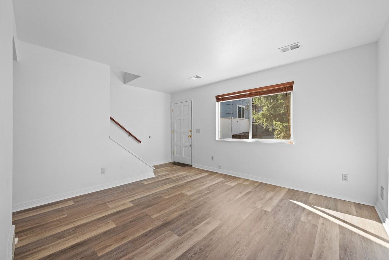 42 Evergreen St - Photo 5 of 17