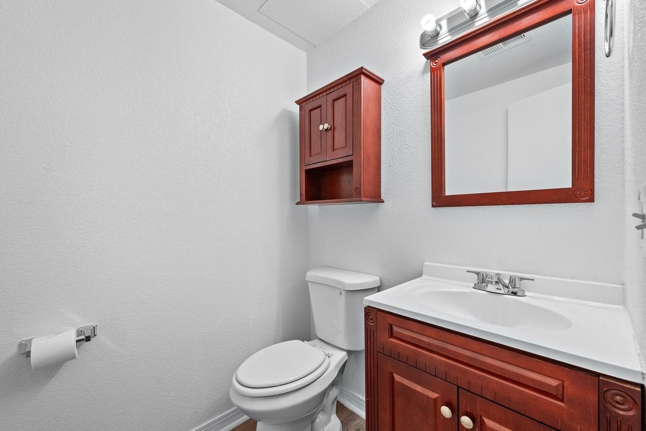 42 Evergreen St - Photo 6 of 17