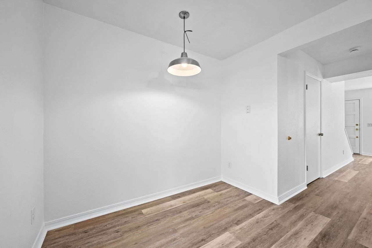 42 Evergreen St - Photo 7 of 17