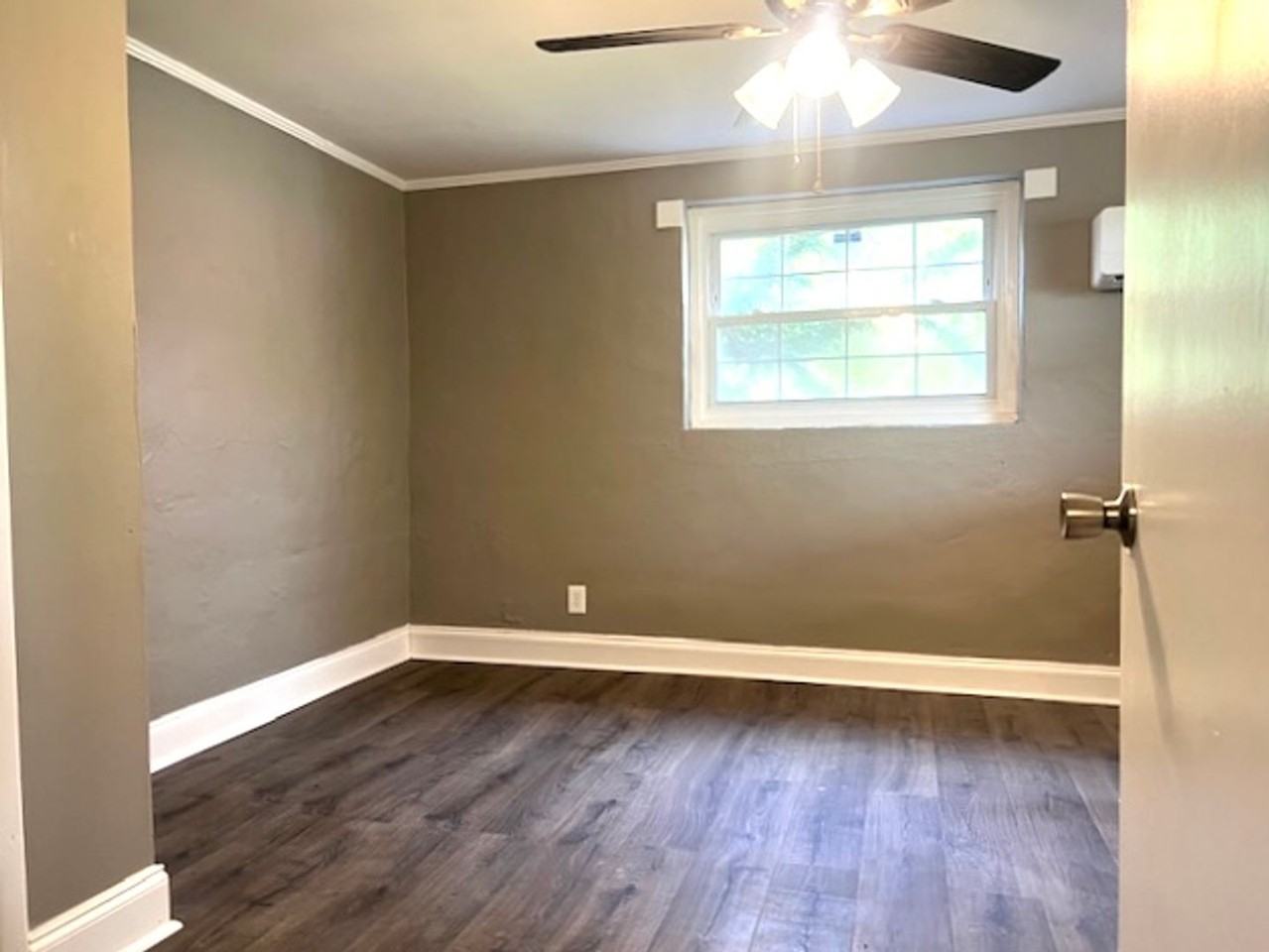 112 Circle Hill Dr - Photo 3 of 10