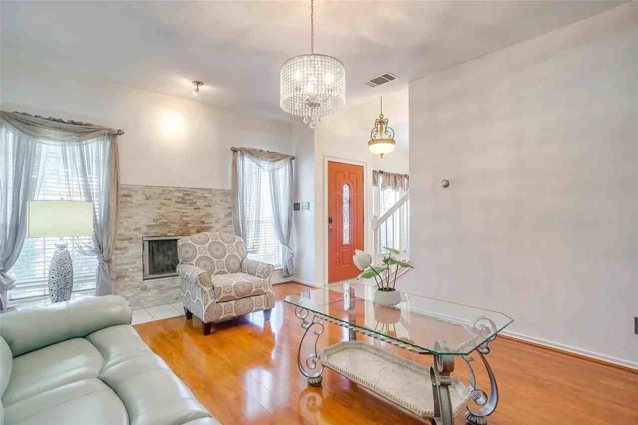 1709 Circle Creek Dr - Photo 3 of 36