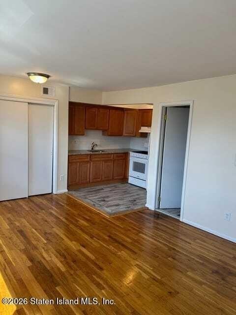 106 Llewellyn Pl Apt 7a