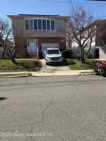 featured image of 146 Robinson Ave